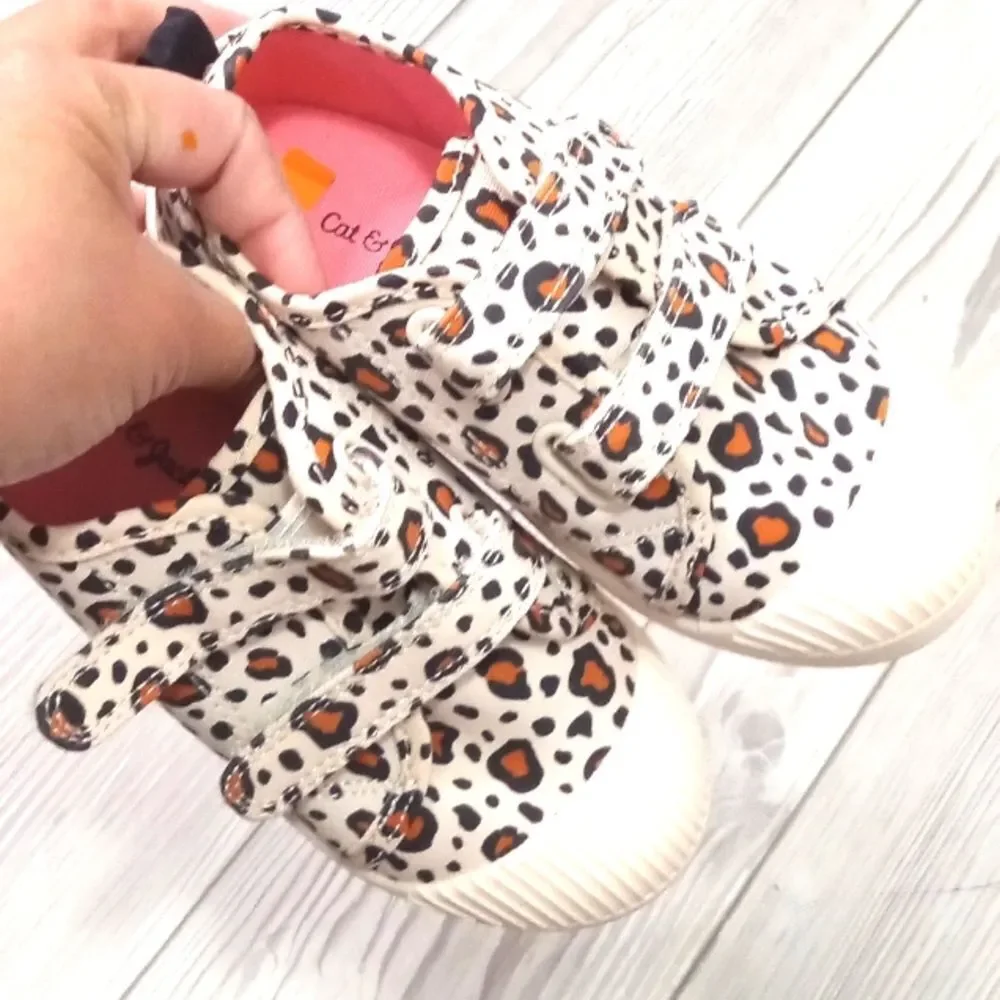 (76-3819)  Cat & Jack Shoes  Sz 5